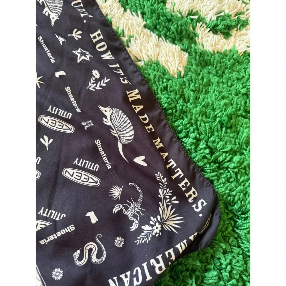 Los Angeles Kings Bandana Shoeteria‎ Keen Utility American Built Scarf Black (G)